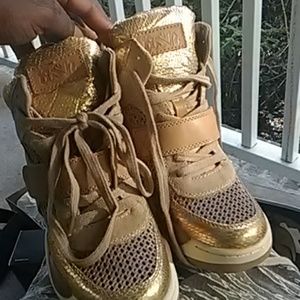 Classes kicks for the bold hip woman